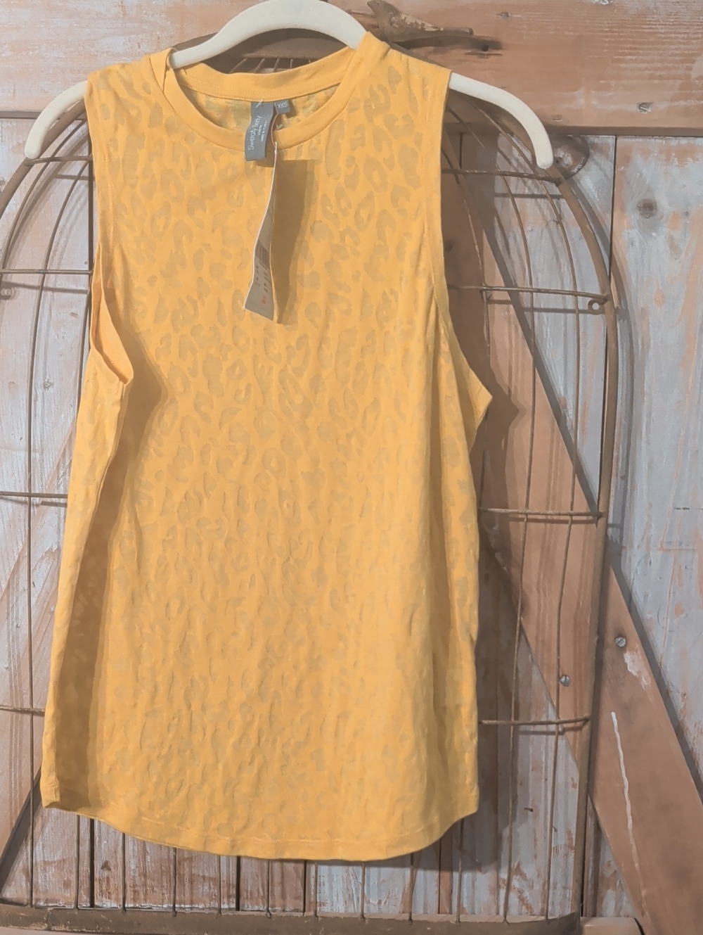 NWT.   SWEATY BETTY TANK TOP. $50 RETAIL